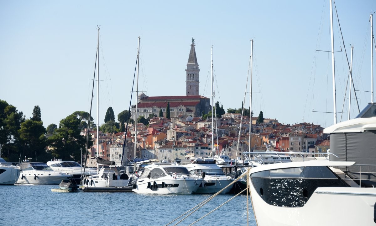Naš Jadran pod navalom gostiju, ali domaći skiper i dalje zlatna vrijednost